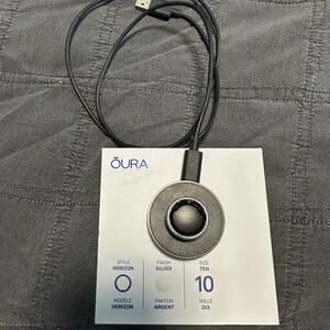Oura Silver Ring with Charging Cable